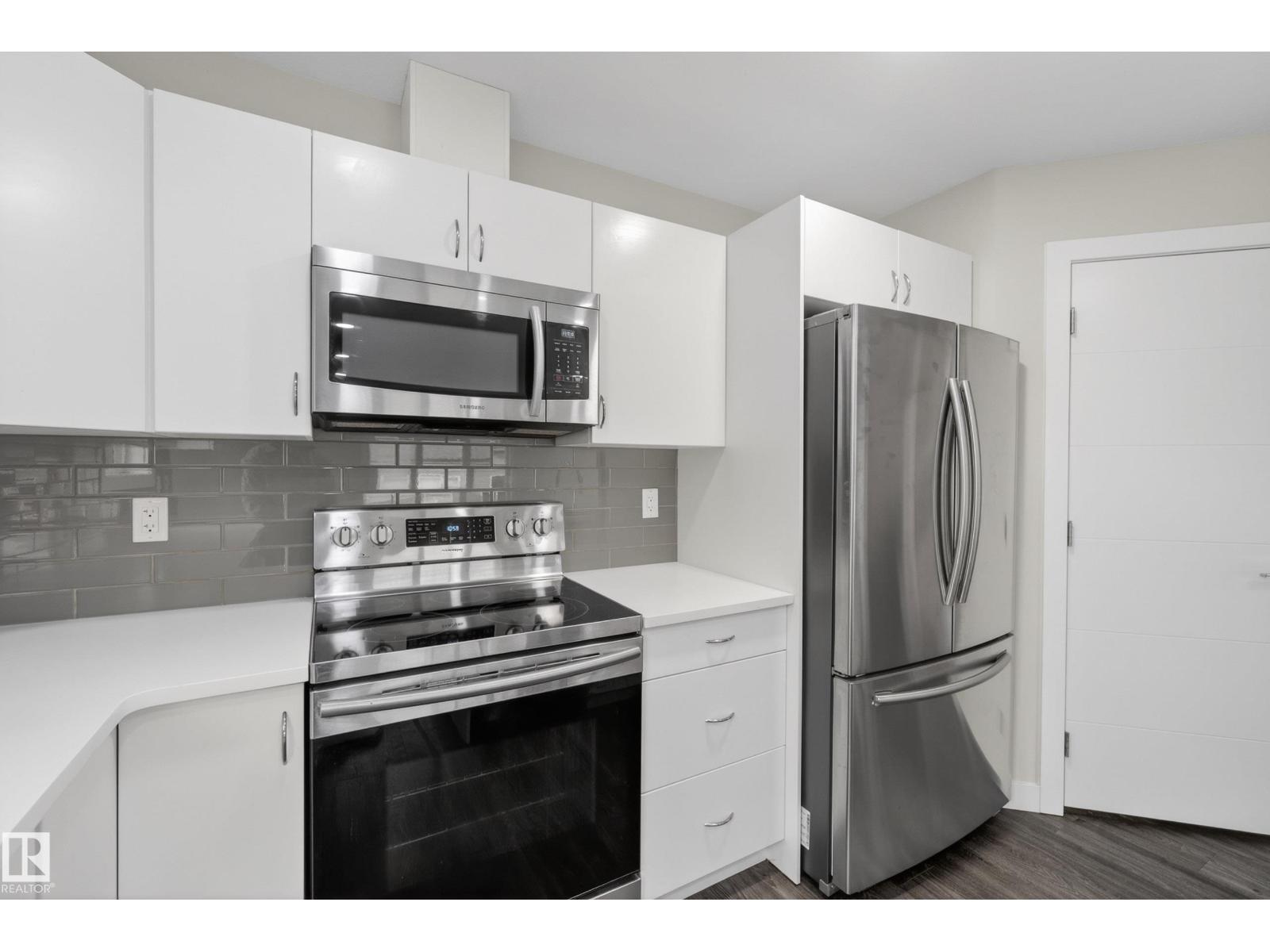14921 90 AV NW - 19