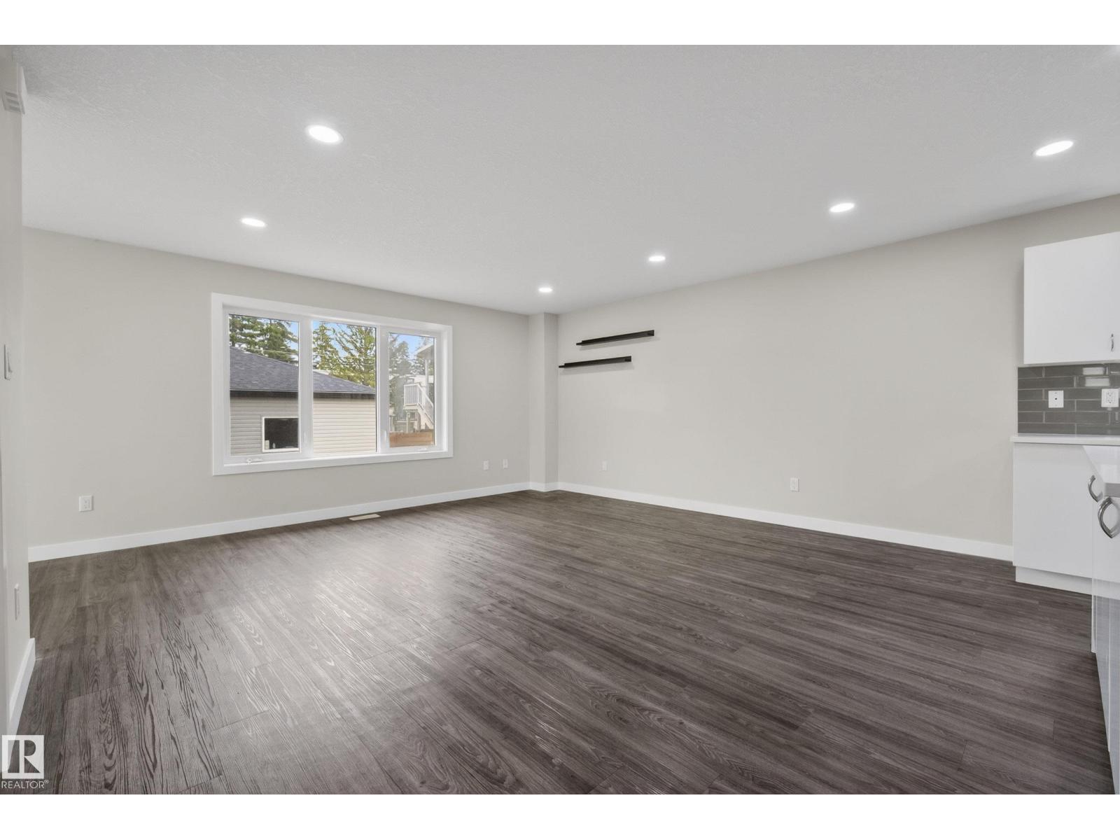 14921 90 AV NW - 21