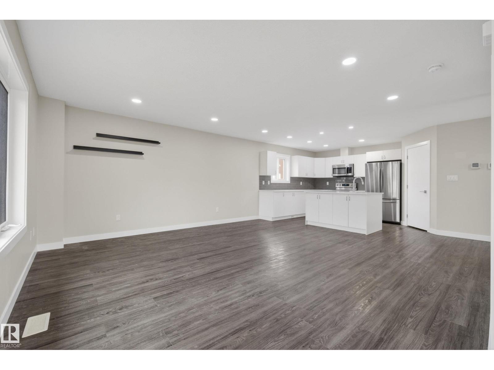 14921 90 AV NW - 22