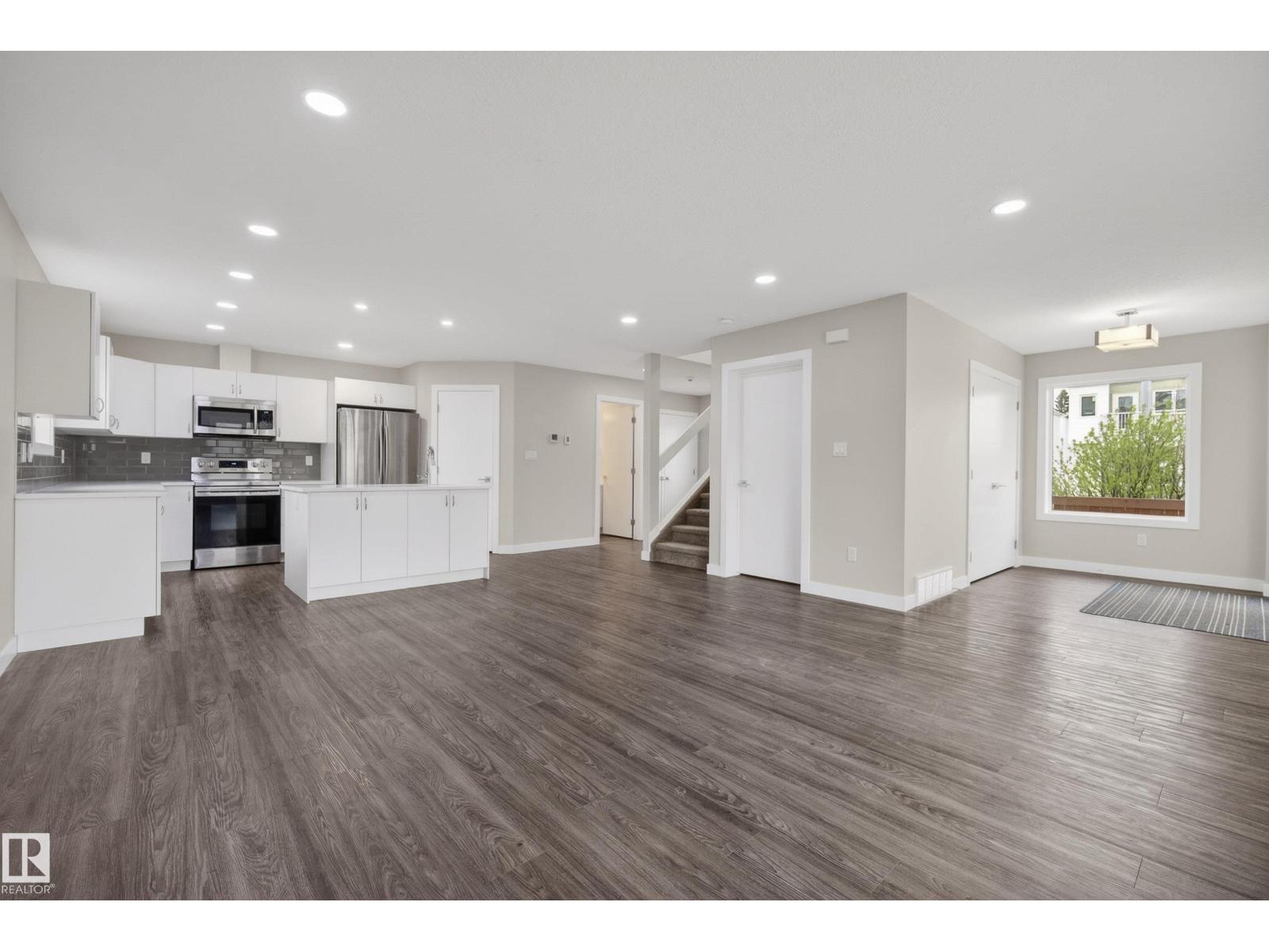 14921 90 AV NW - 23