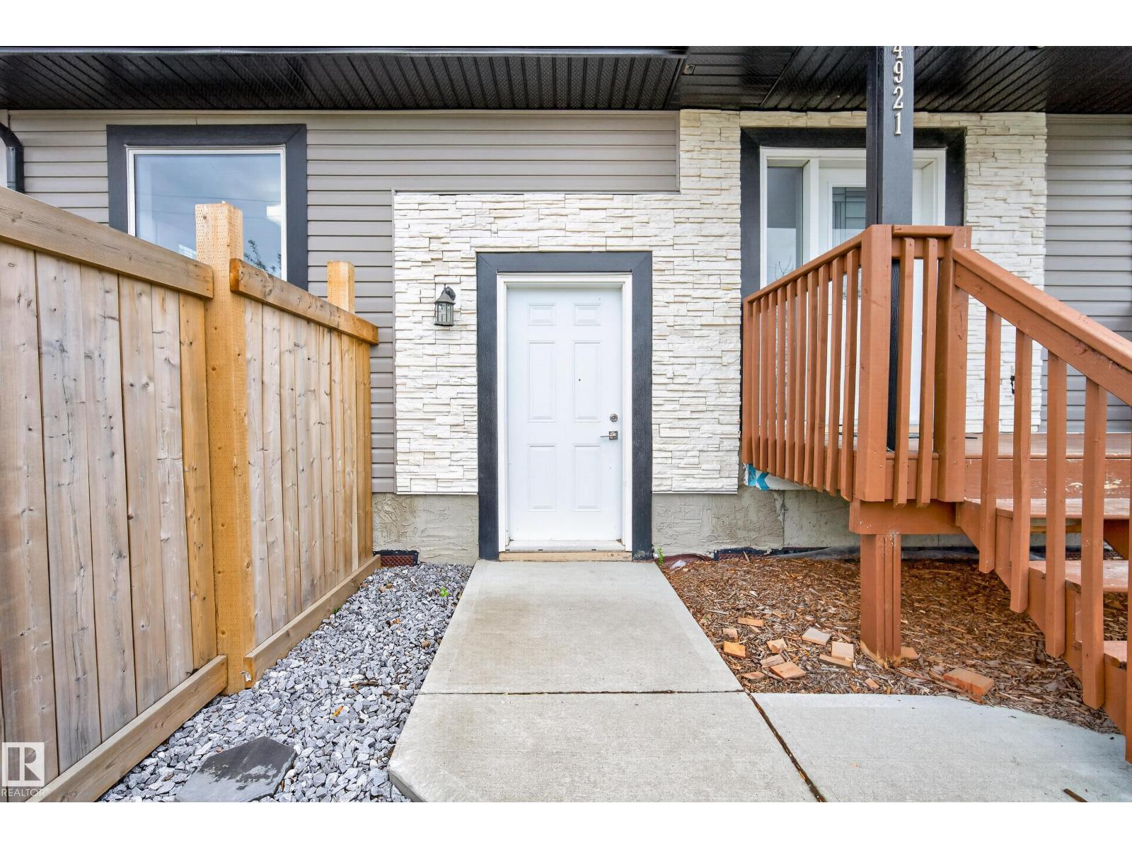 14921 90 AV NW - 4
