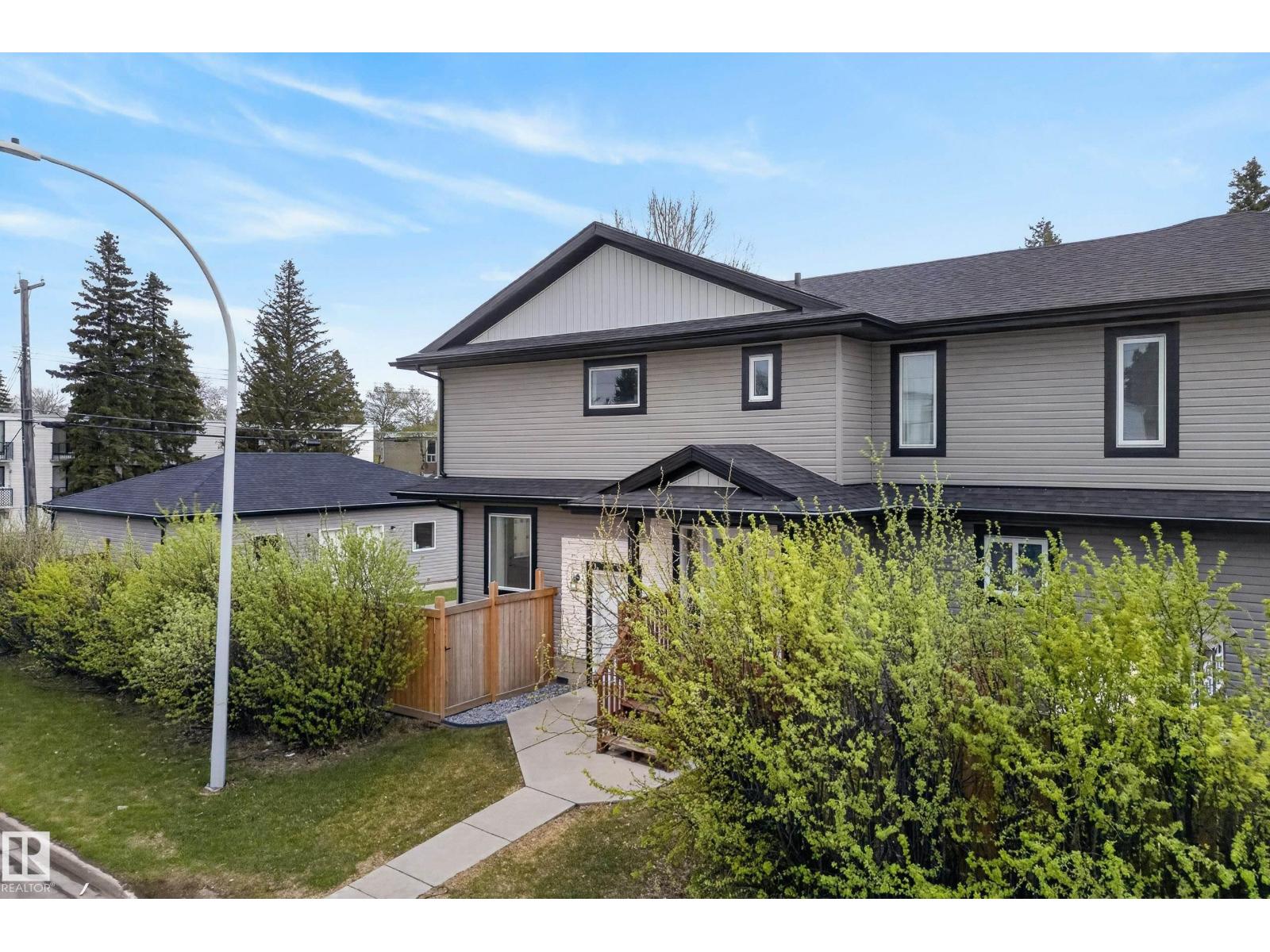 14921 90 AV NW - 44