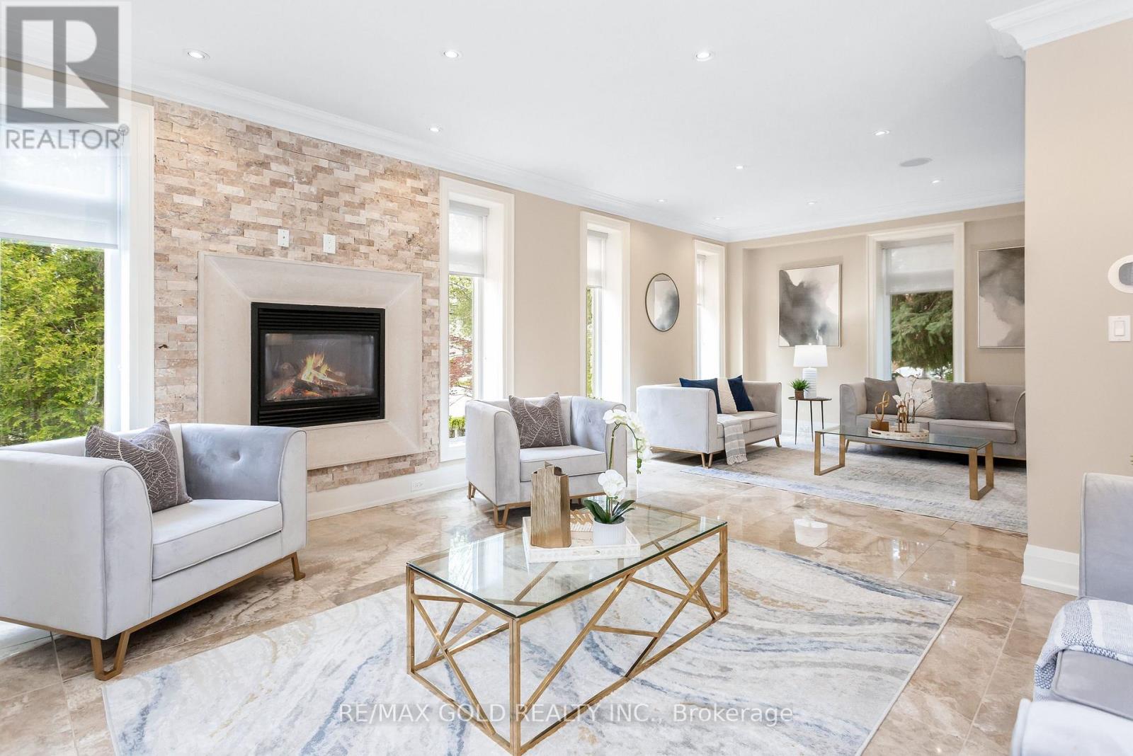 1 LISSOM CRESCENT - 11