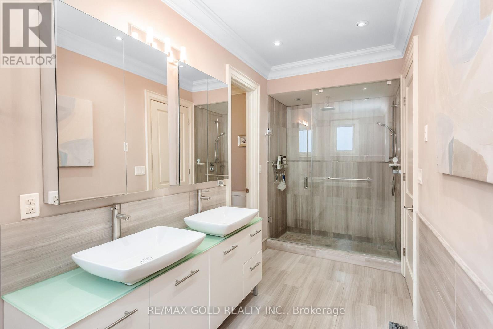 1 LISSOM CRESCENT - 25