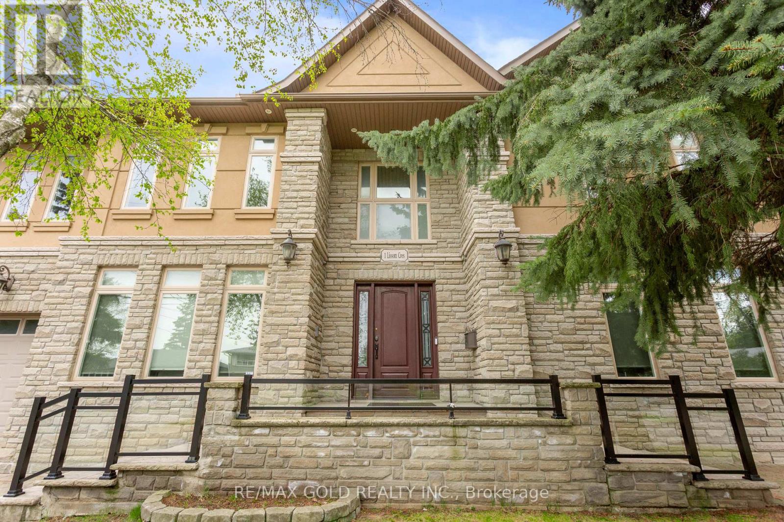 1 LISSOM CRESCENT - 5