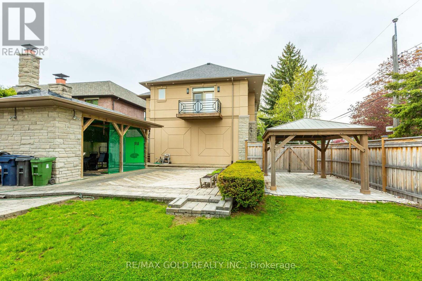 1 LISSOM CRESCENT - 40