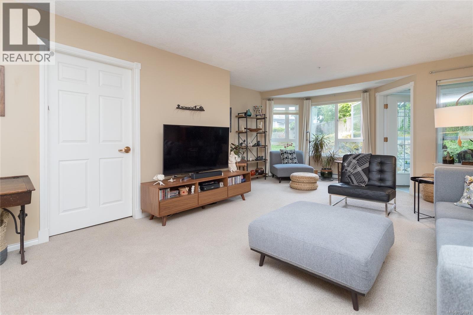 313 1521 Church Avenue, Saanich