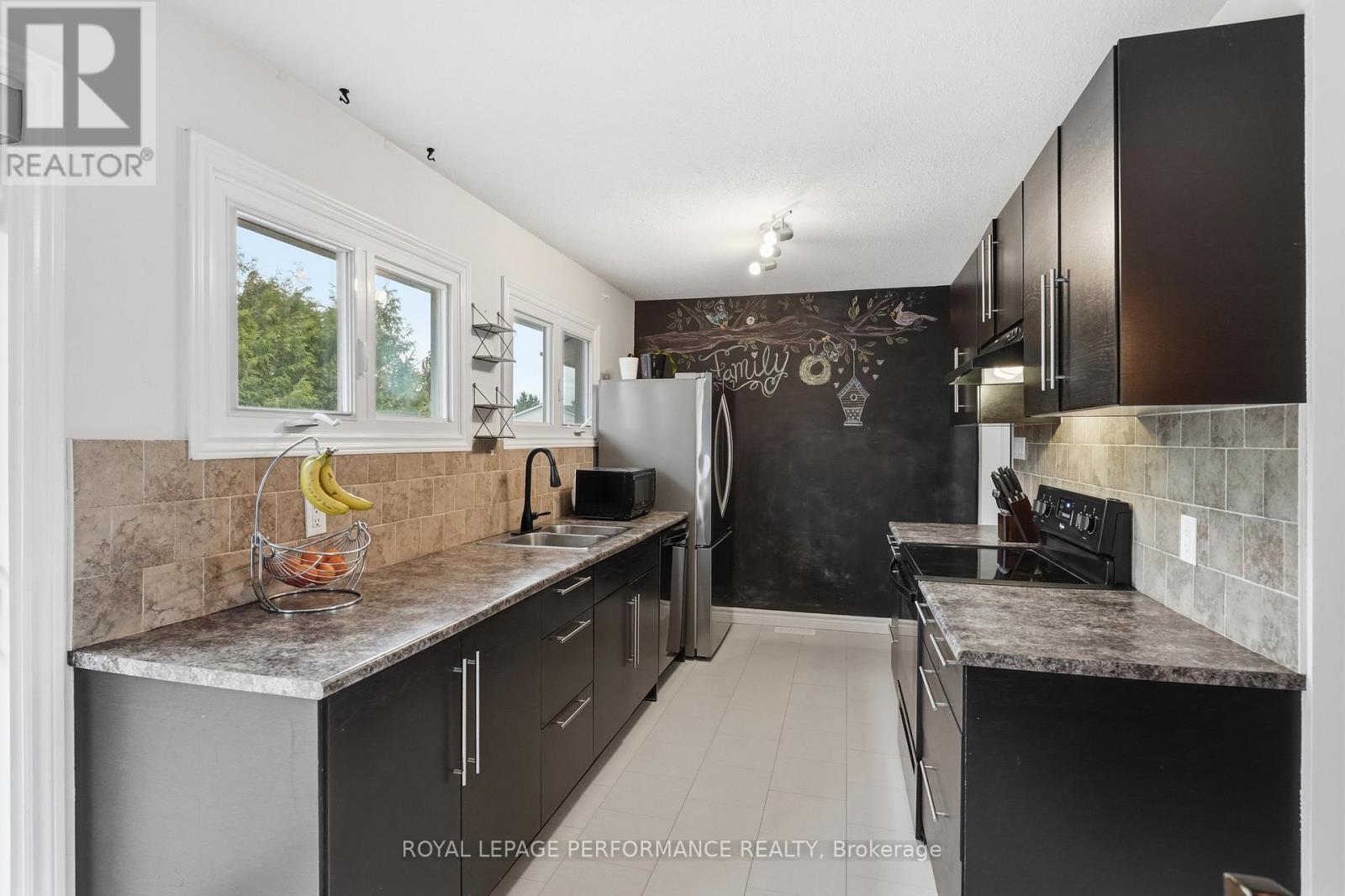 3071 YOUNG STREET - 13