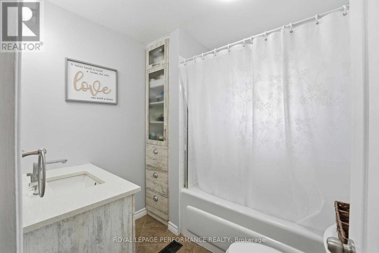 3071 YOUNG STREET - 20
