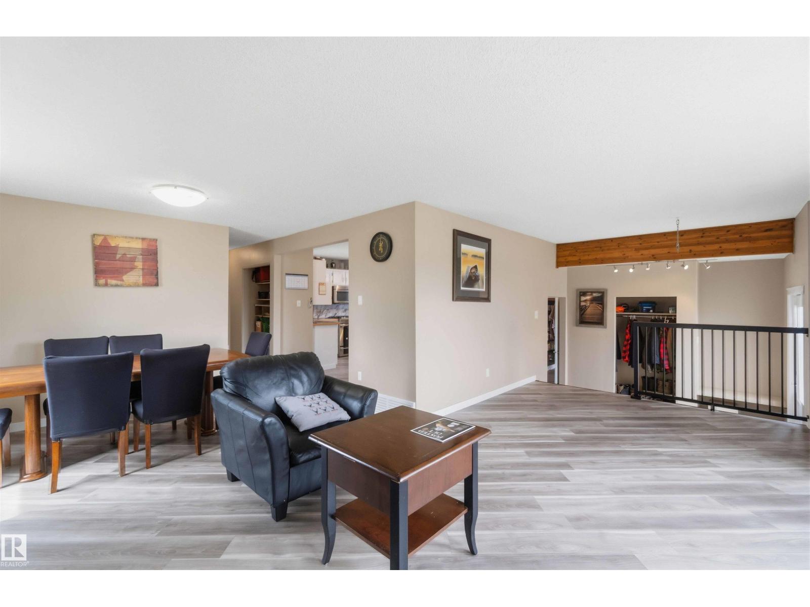 5104 56 ST - 10