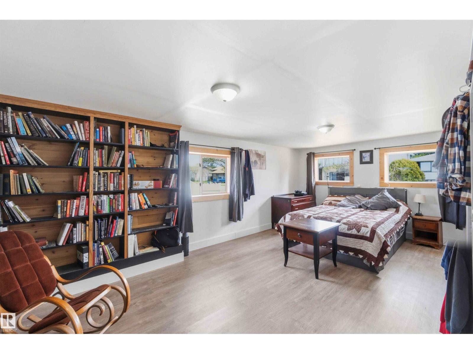 5104 56 ST - 15