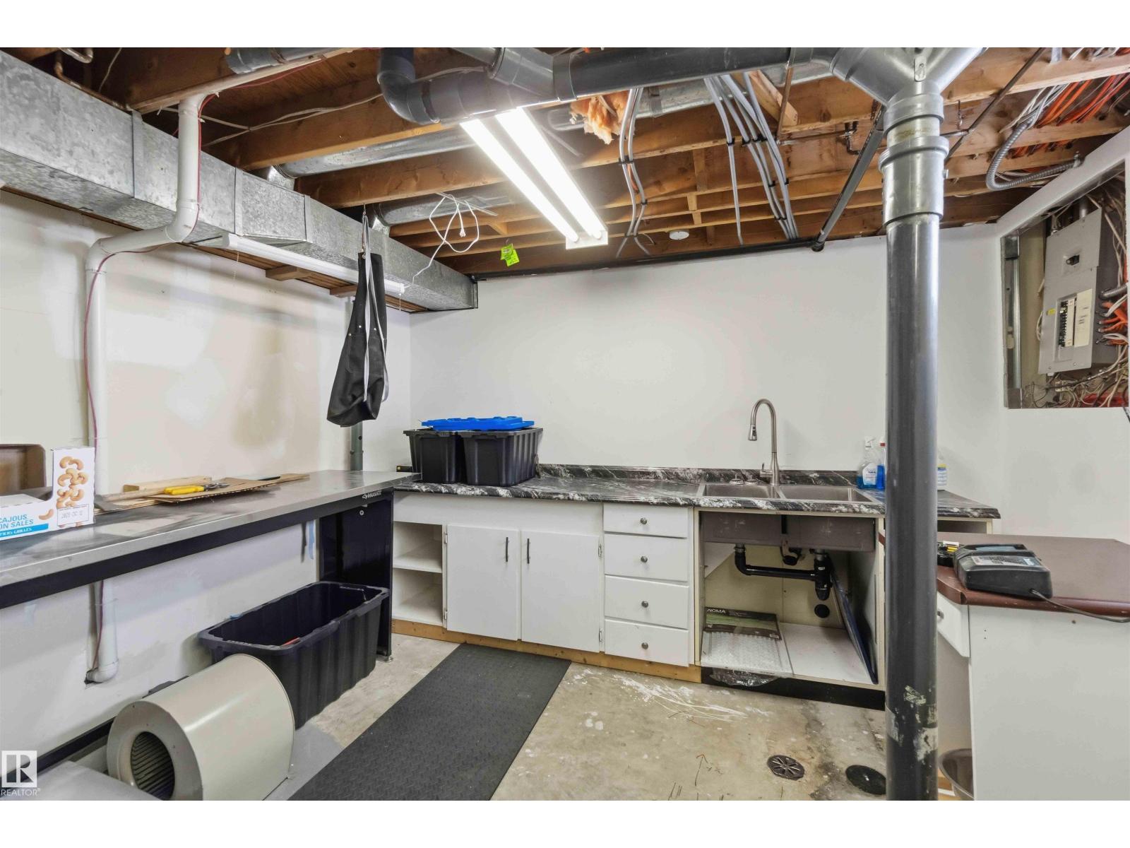 5104 56 ST - 46