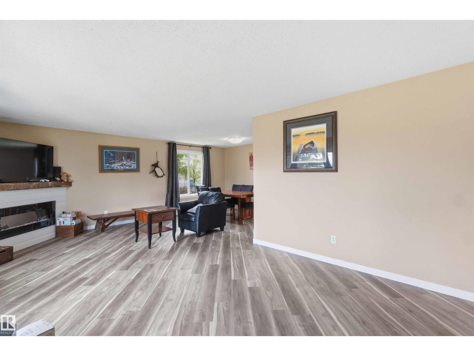 5104 56 ST - 9