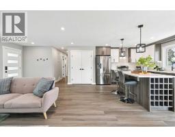 3pc Bathroom - 7116 Hunterwood Road Nw, Calgary, AB T2K4J6 Photo 16