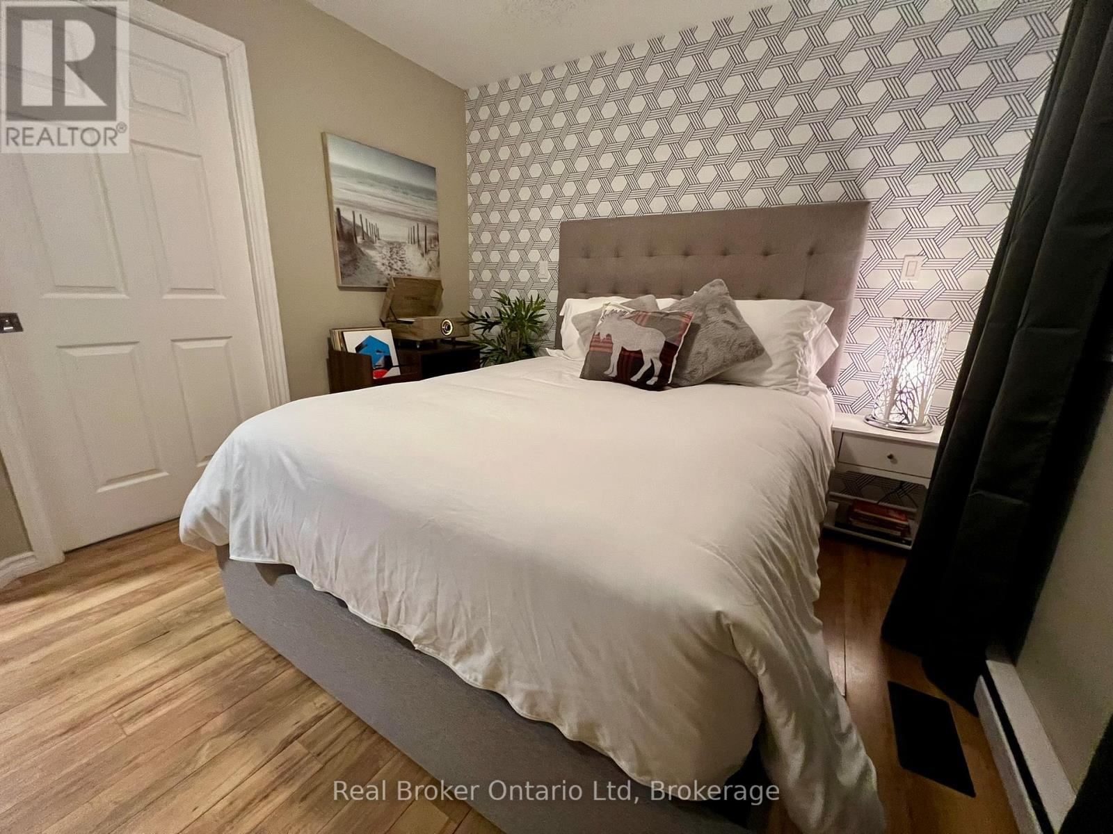 208 SECOND AVENUE S - 13