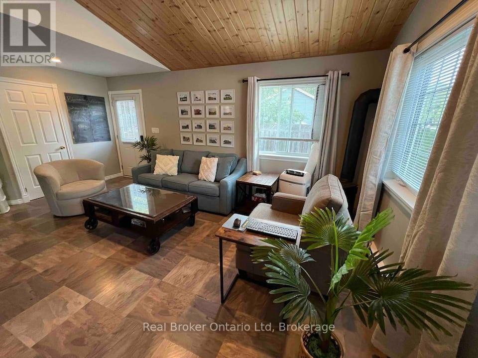 208 SECOND AVENUE S - 4