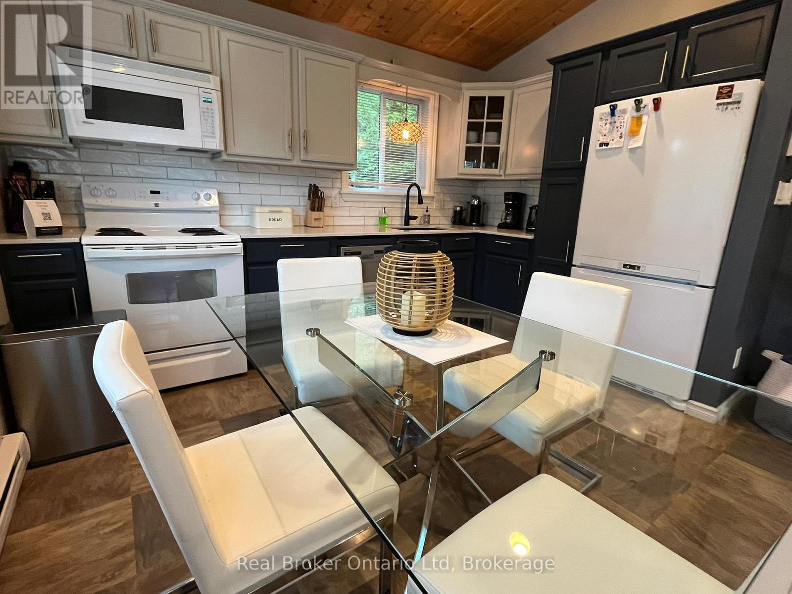 208 SECOND AVENUE S - 6