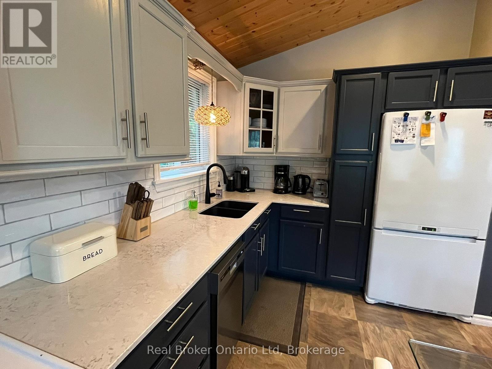 208 SECOND AVENUE S - 7