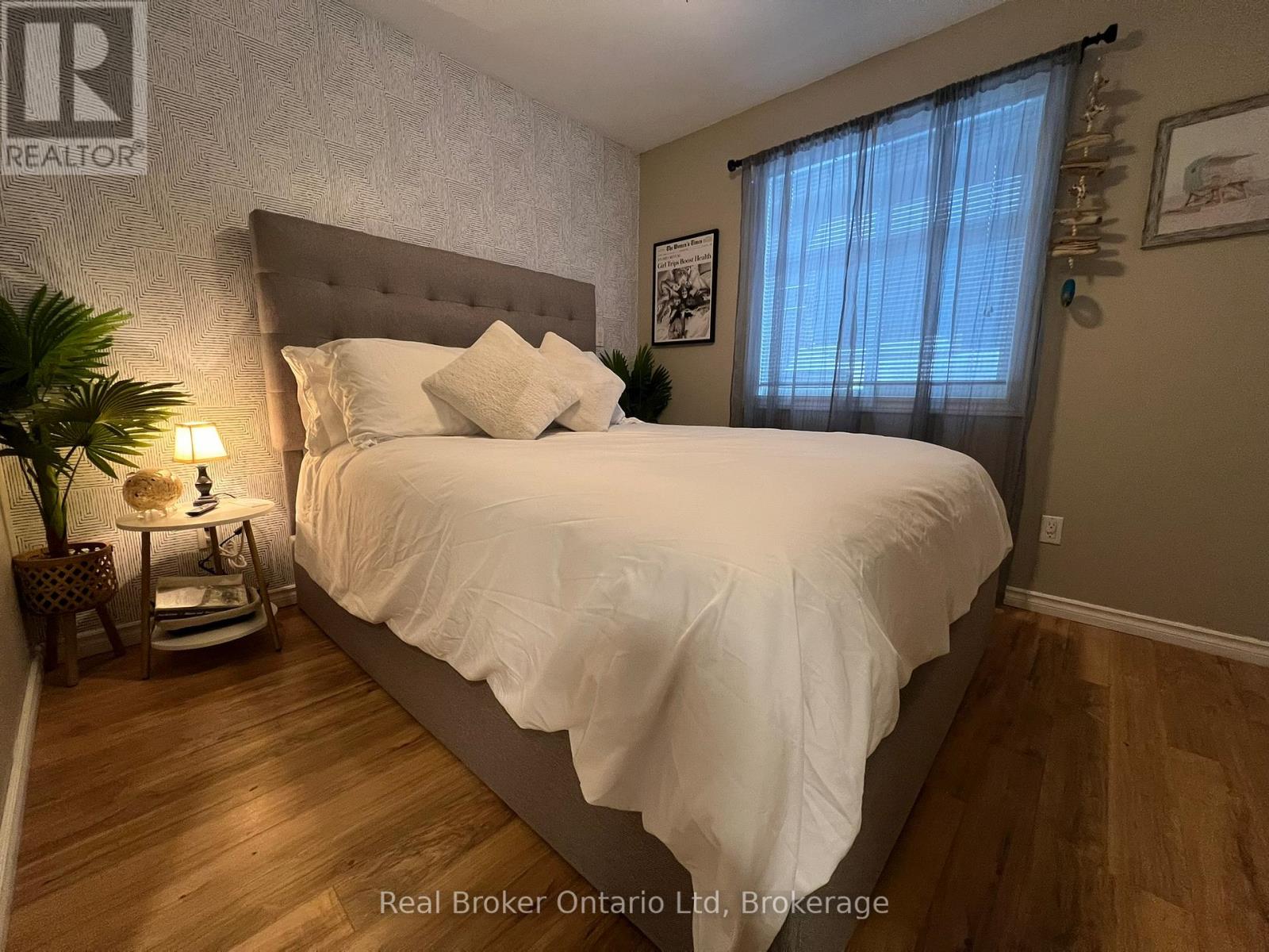 208 SECOND AVENUE S - 9