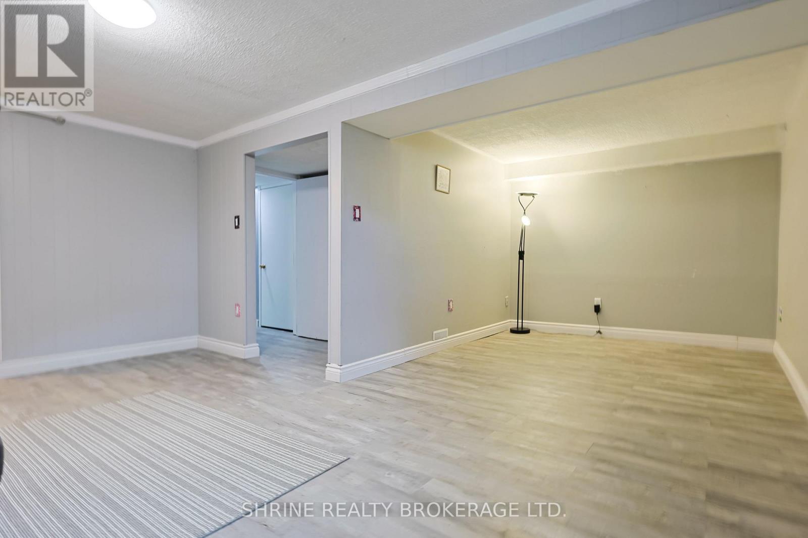 122 ANDOVER DRIVE - 21