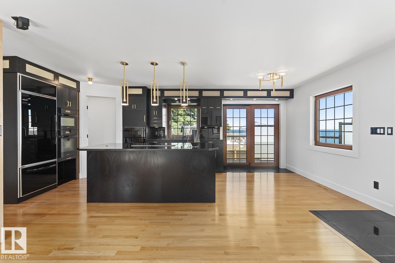 305 LAKESHORE DR - 13
