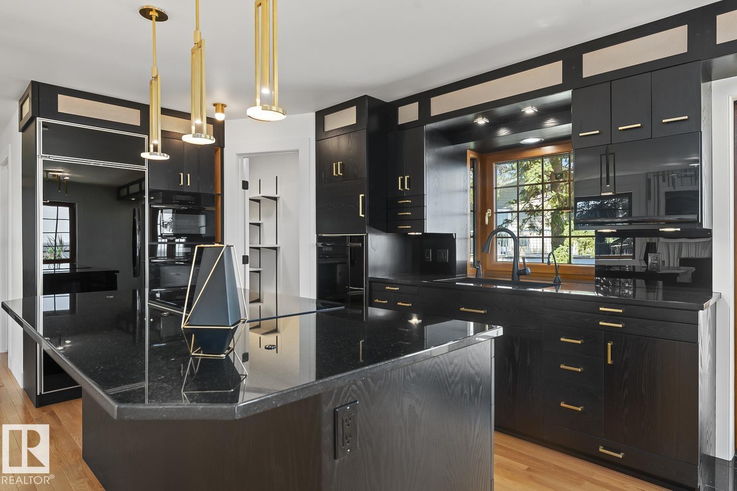 305 LAKESHORE DR - 18