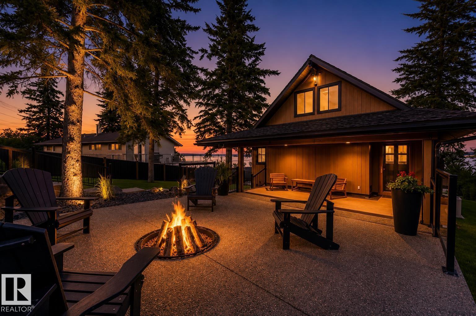 305 LAKESHORE DR exterior