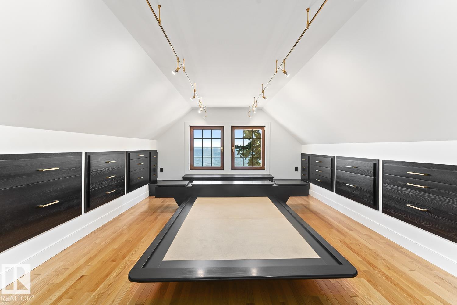 305 LAKESHORE DR - 24