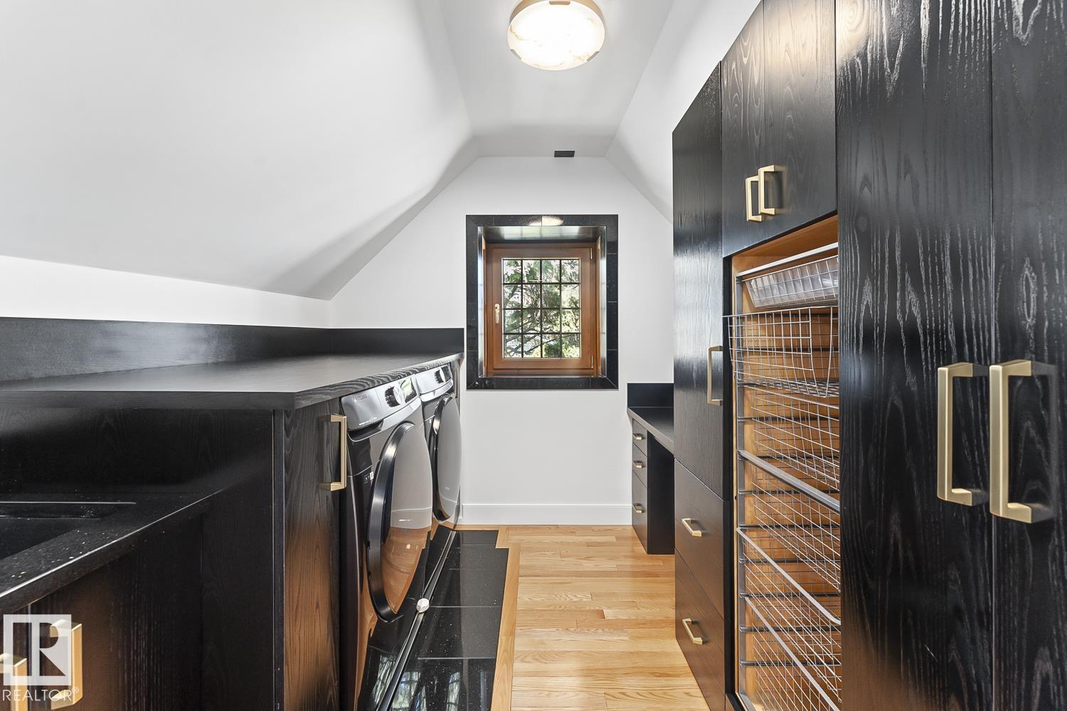 305 LAKESHORE DR - 30