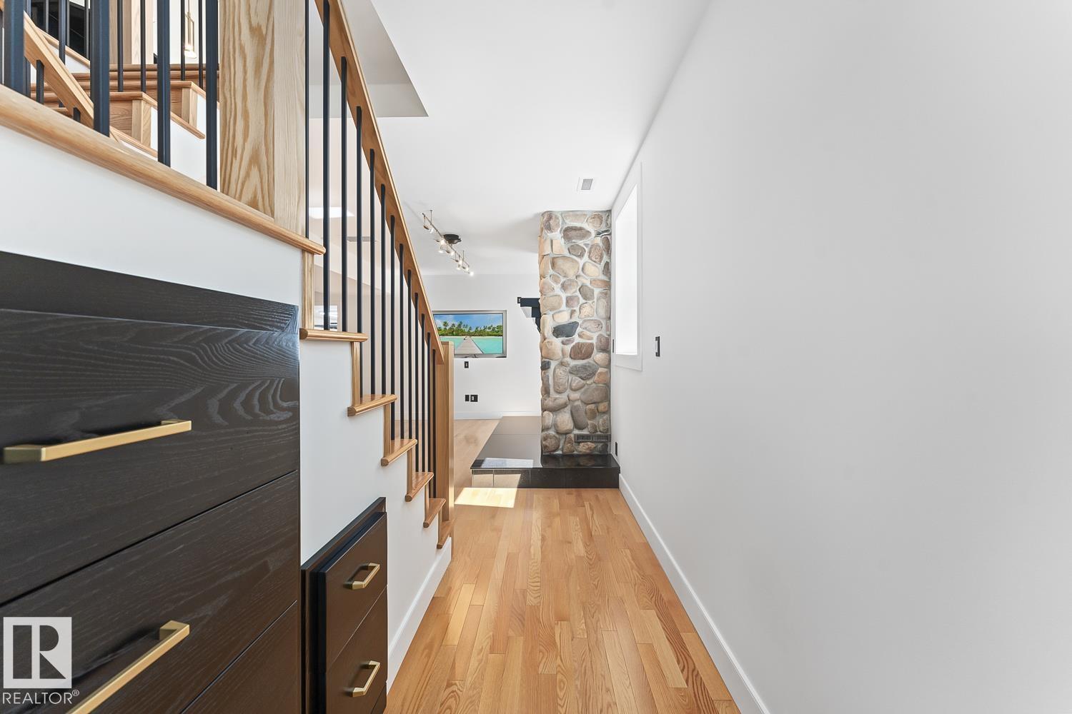 305 LAKESHORE DR - 31