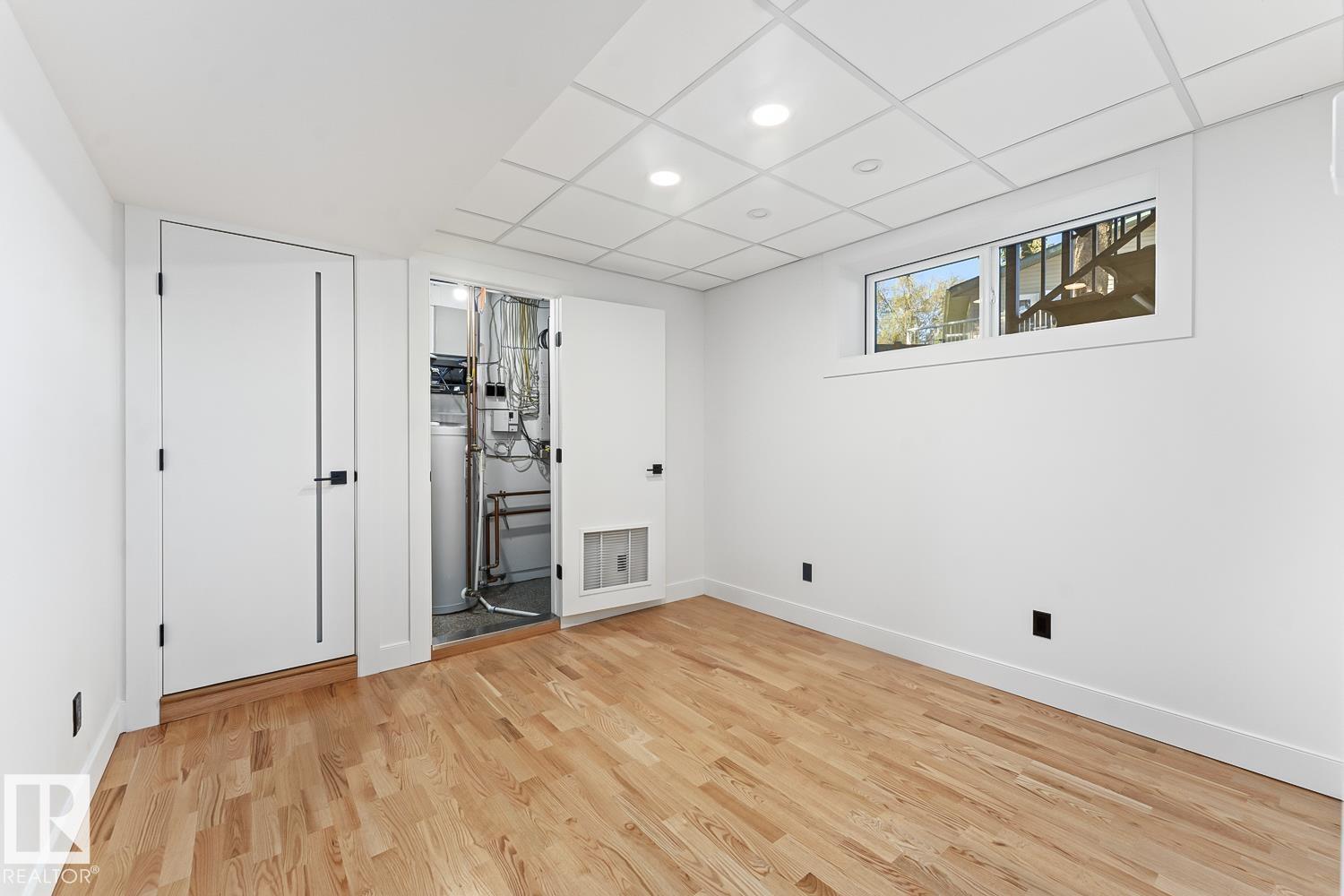 305 LAKESHORE DR - 36