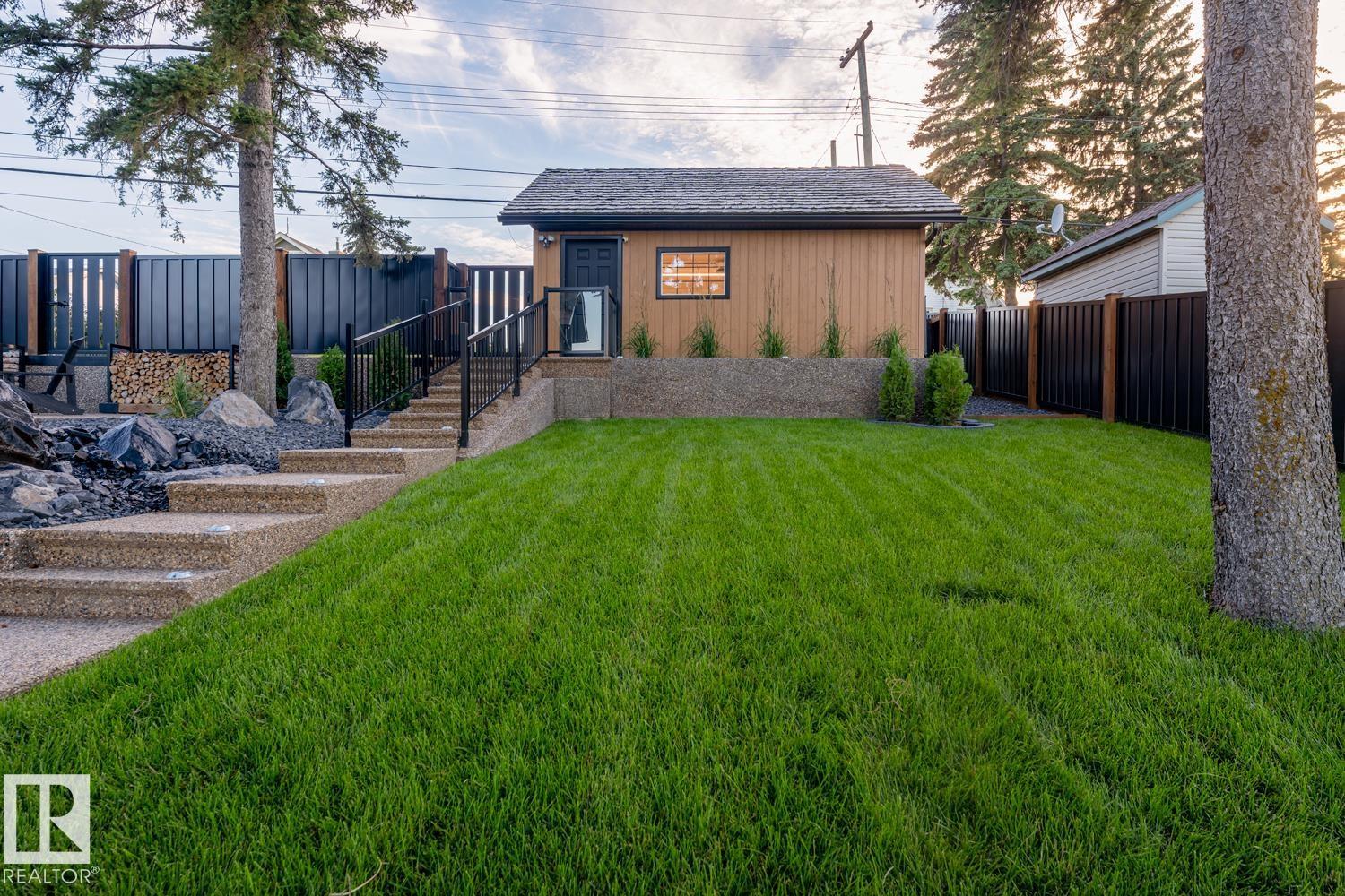 305 LAKESHORE DR - 44