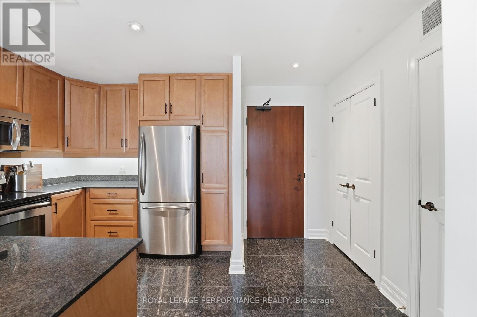 #312 320 MCLEOD STREET - 4