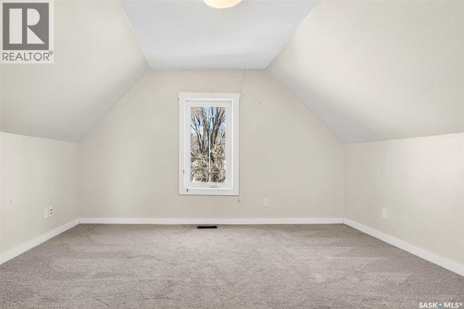 447 Athabasca STREET W - 35