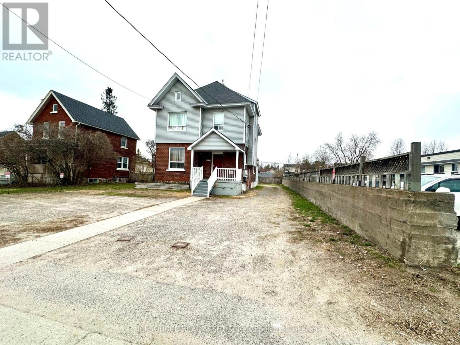 451 FIRST AVENUE W - Image 3