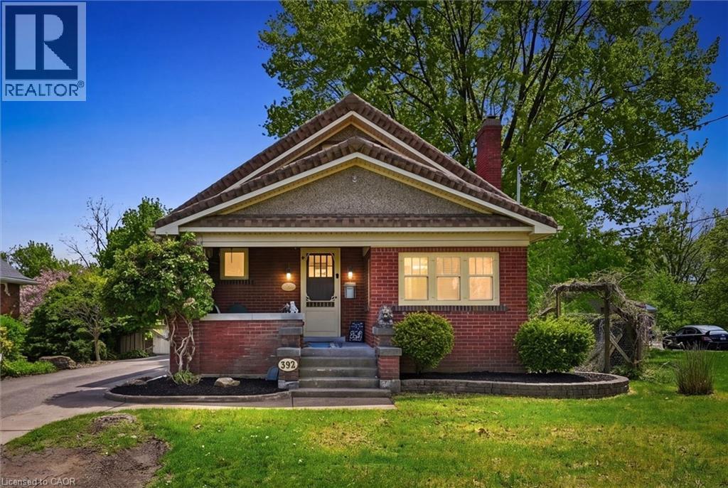 392 QUEENSTON Street - 1