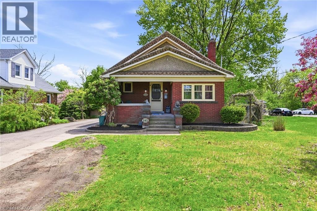 392 QUEENSTON Street - 2