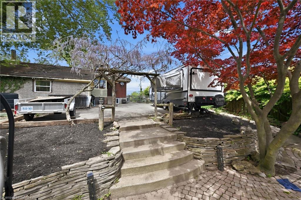 392 QUEENSTON Street - 33