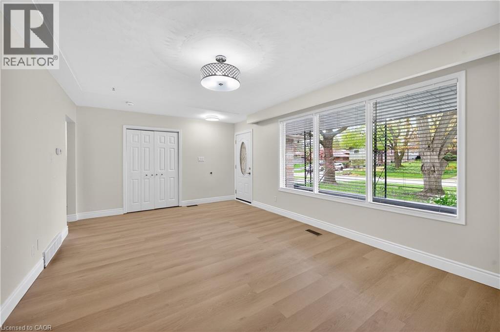 217 PINEGROVE Crescent - 9