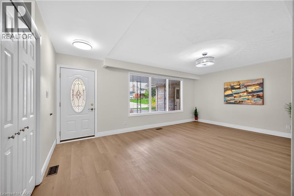 217 PINEGROVE Crescent - 10