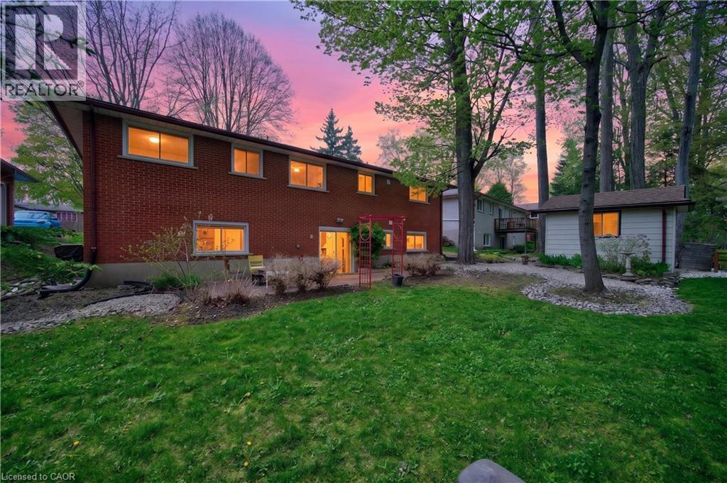 217 PINEGROVE Crescent - 36