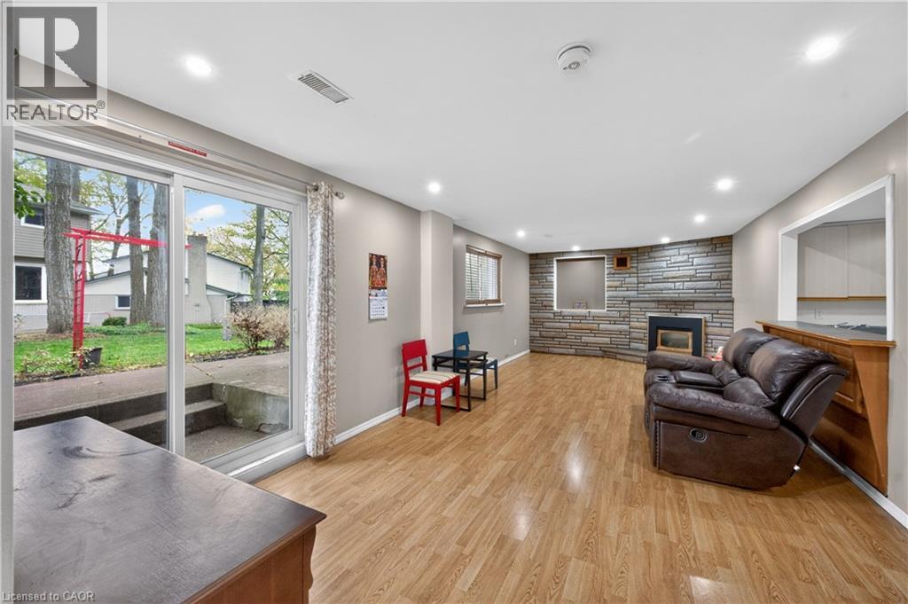 217 PINEGROVE Crescent - 25