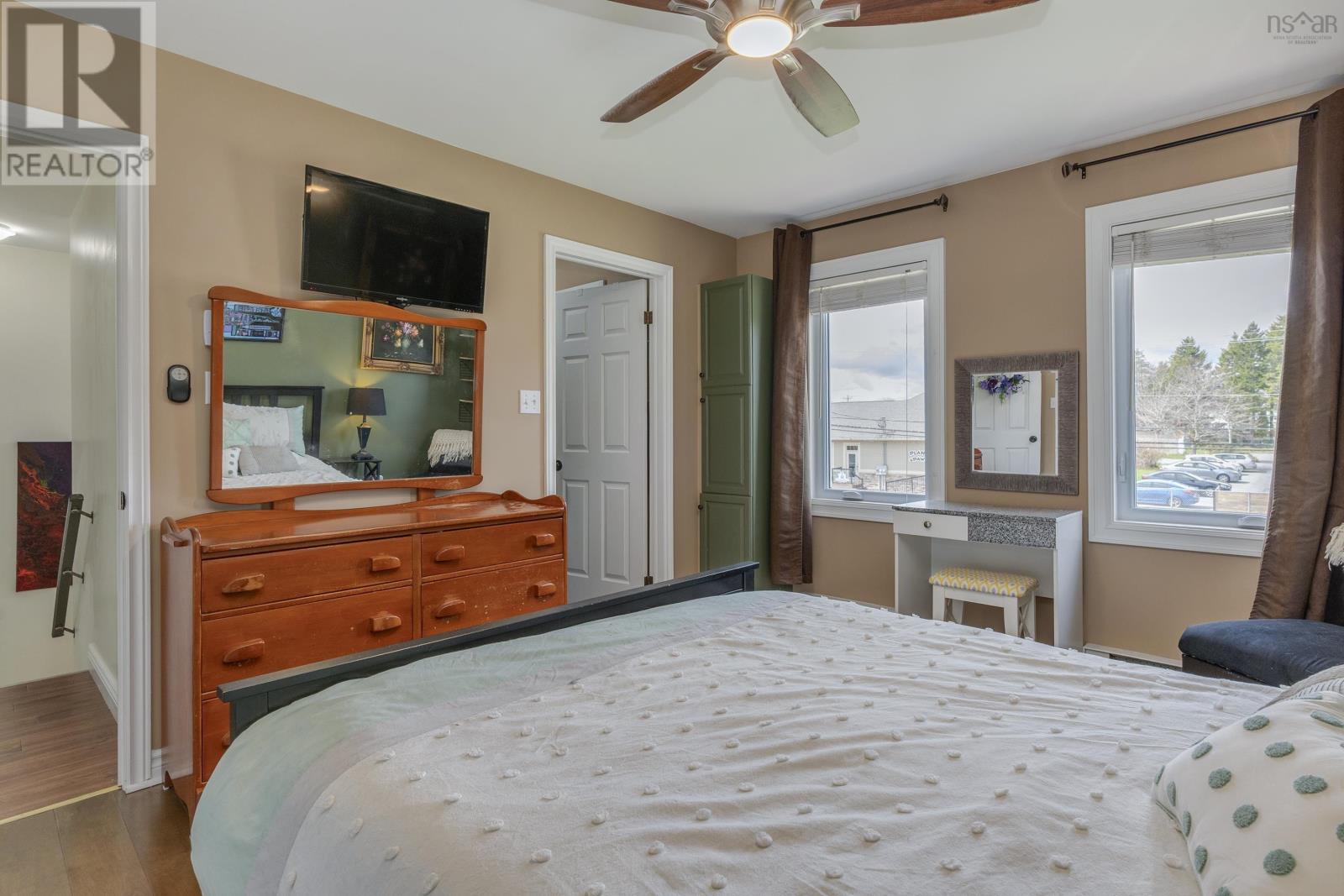 Property 27 of 49 of 208 Breeze Drive