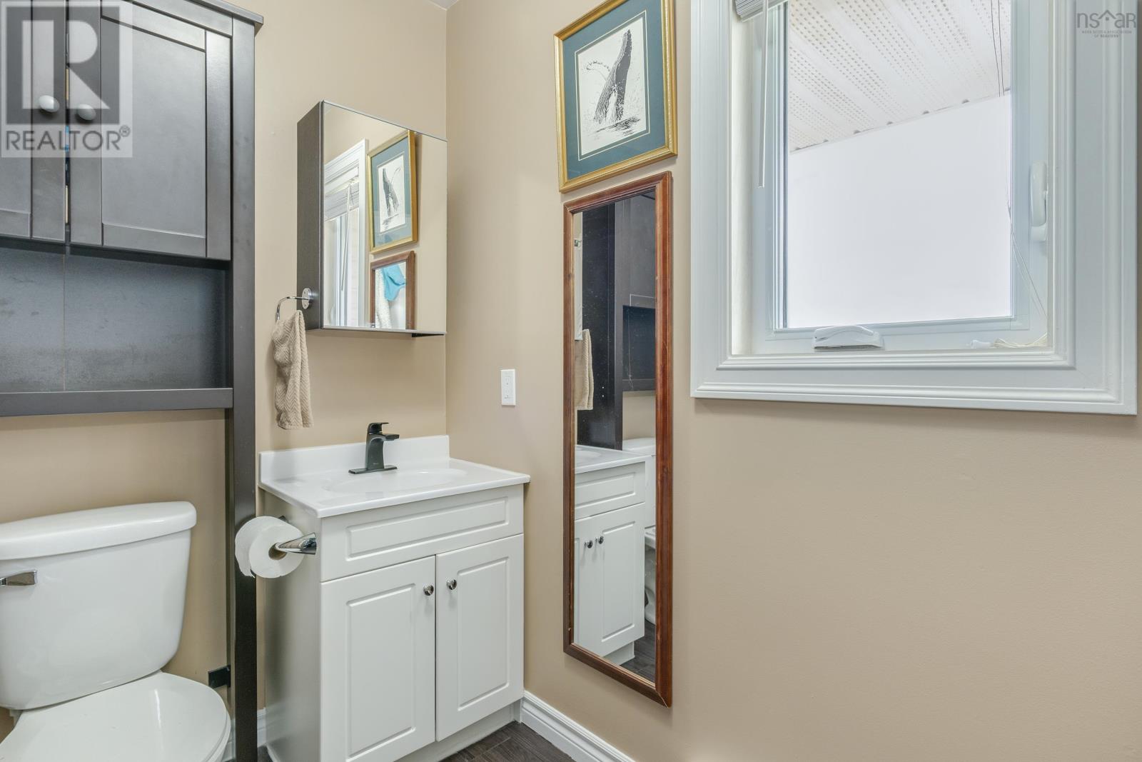 Property 31 of 49 of 208 Breeze Drive