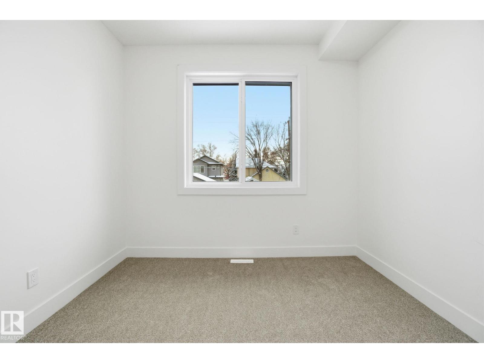 10919 79 AV NW - 35