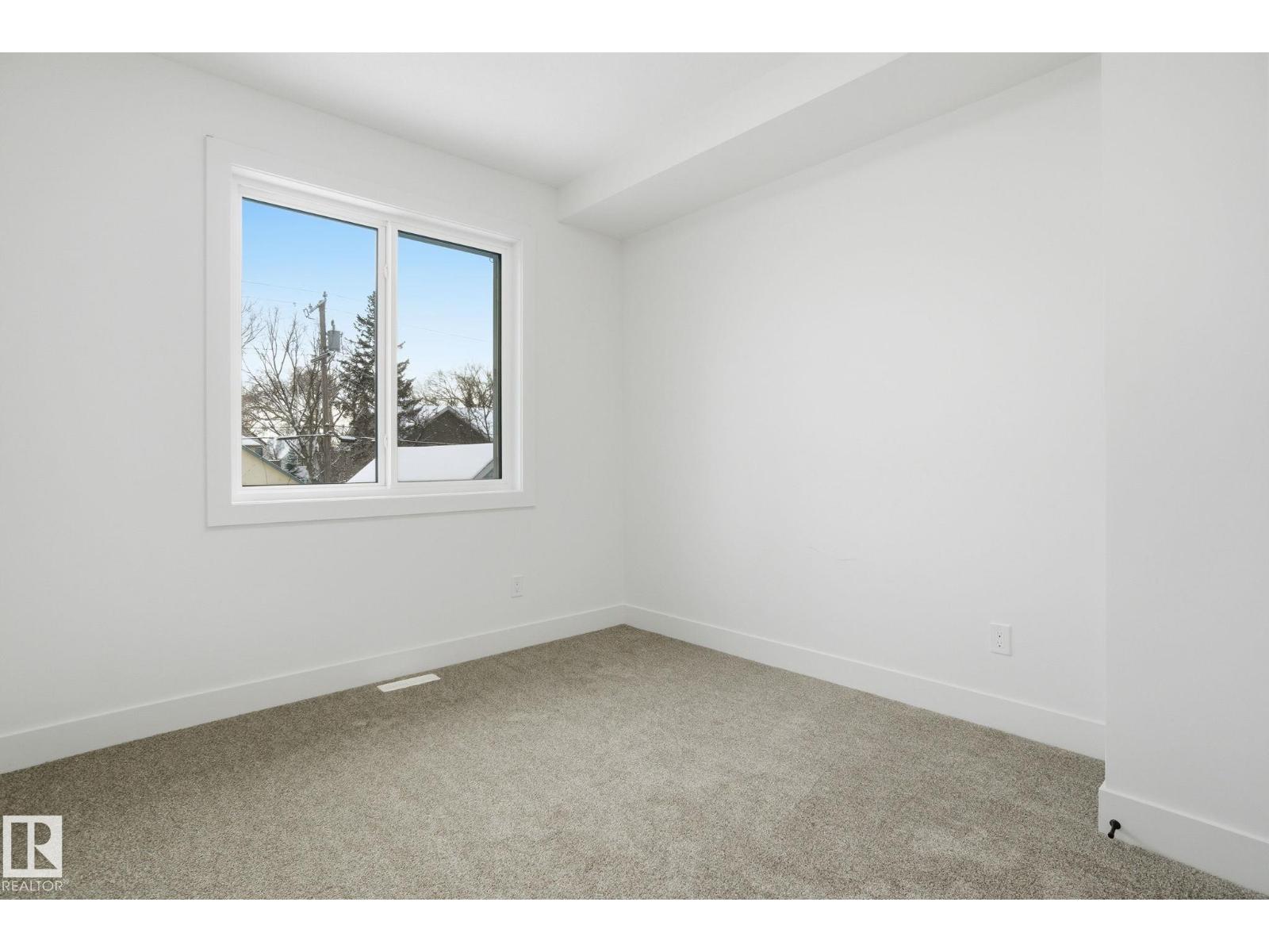 10919 79 AV NW - 34