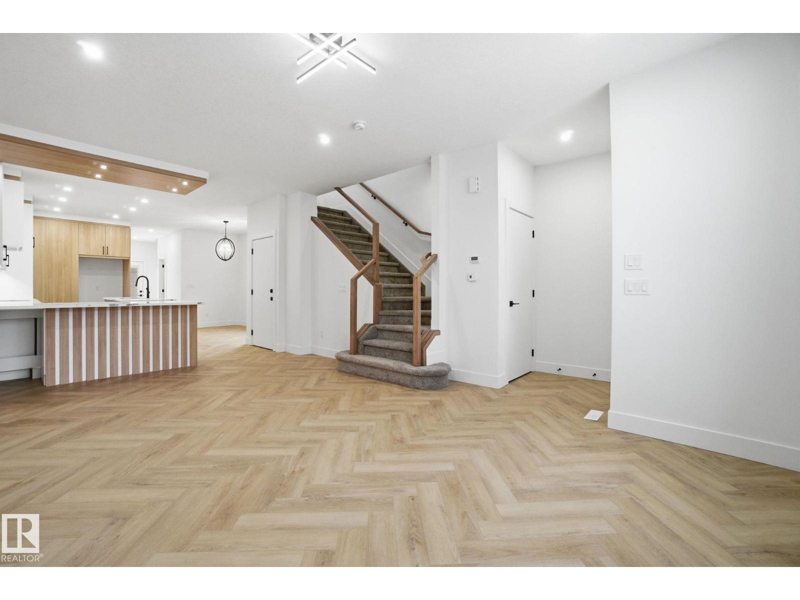 10919 79 AV NW - 15