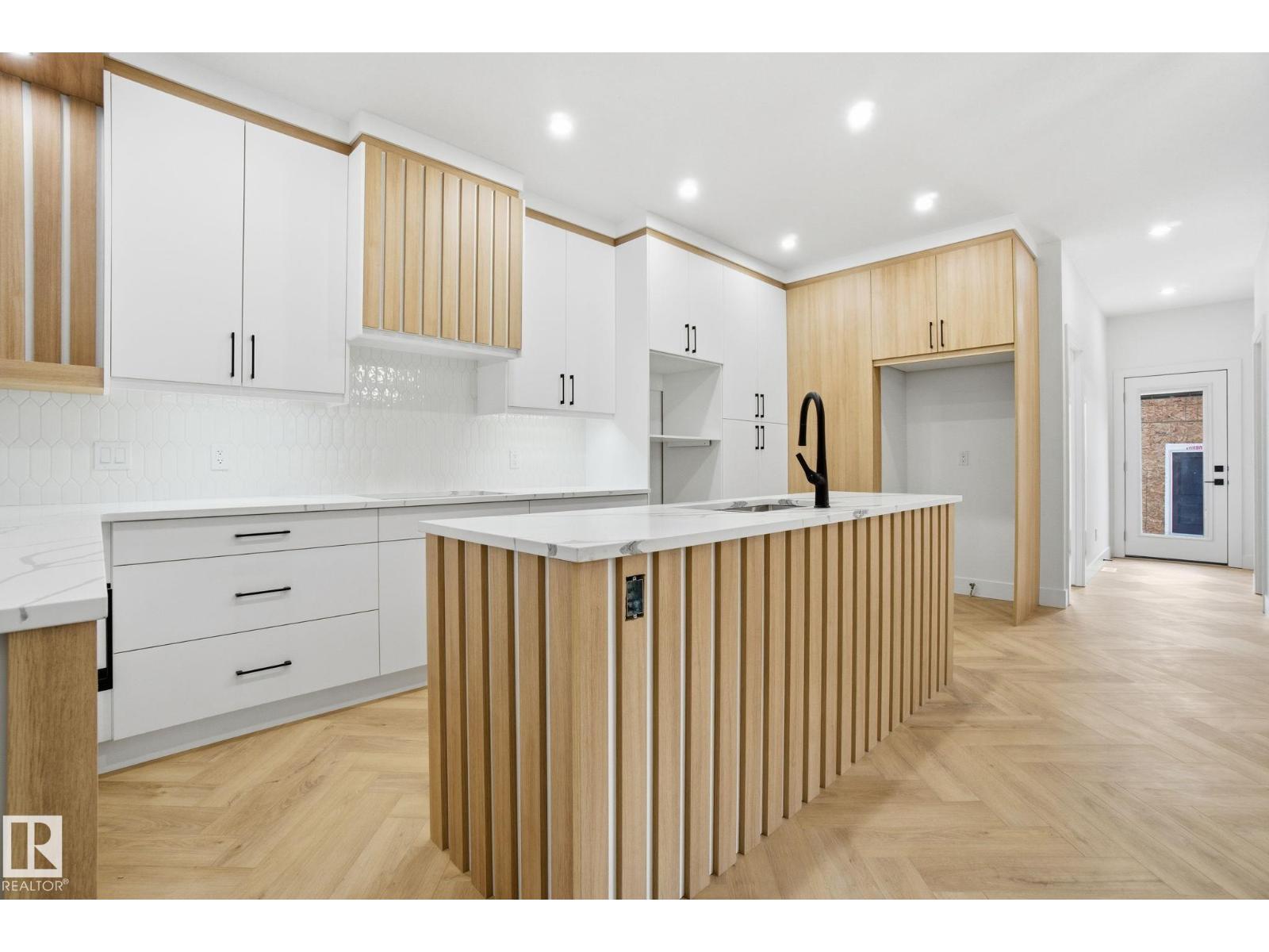 10919 79 AV NW - 7