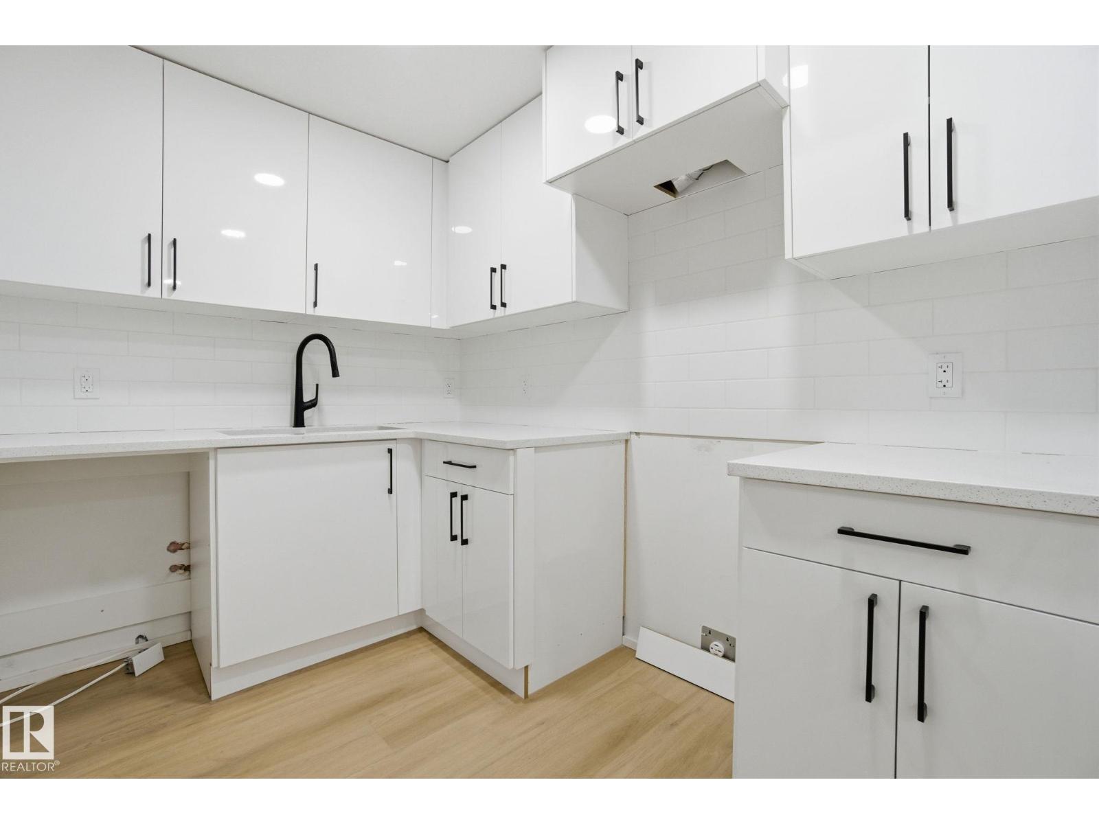 10919 79 AV NW - 57