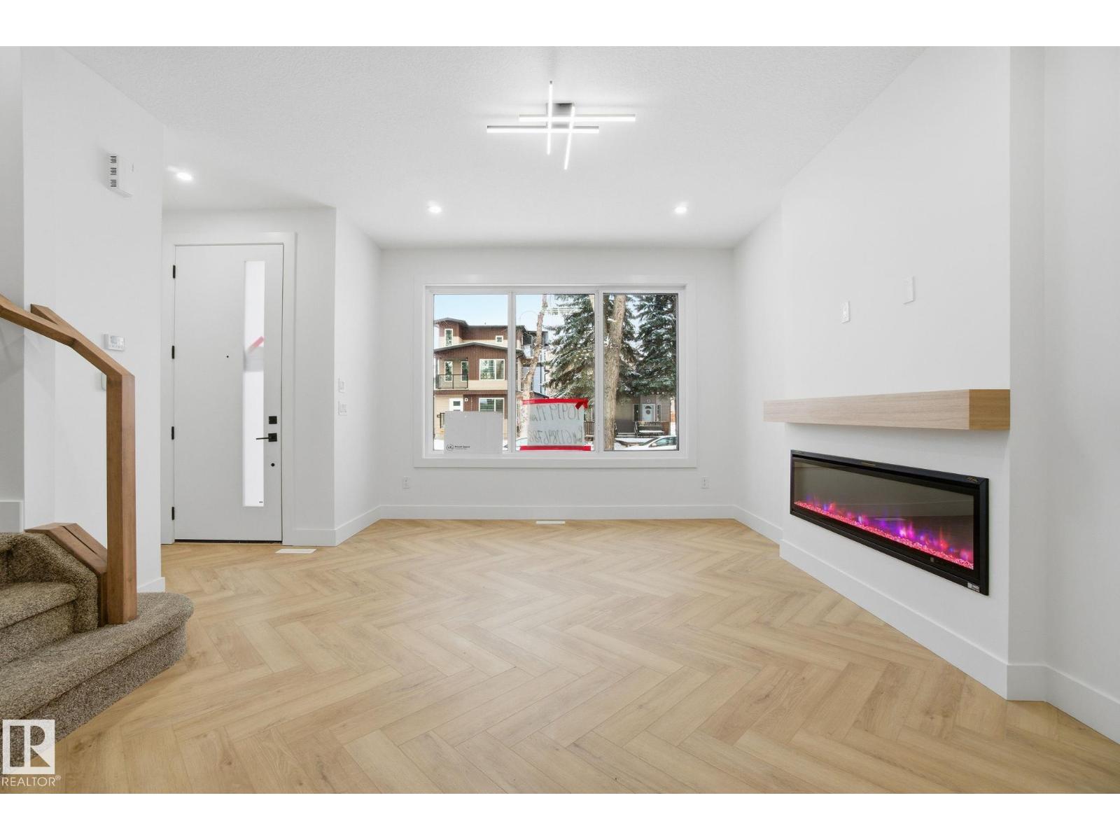 10919 79 AV NW - 16